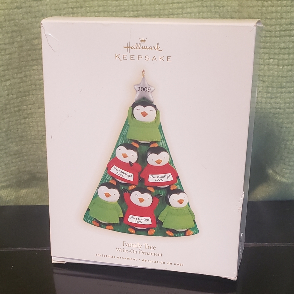 🦖Hallmark Family Tree Ornament 2009🦖